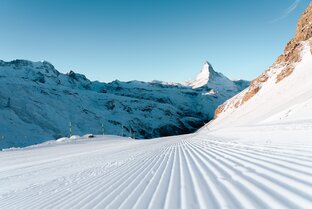 Frisch präparierte Piste Rotweng mit Matterhorn im Hintergrung | © Christian Bürgi