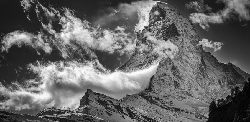 Wolken ziehen ums Matterhorn.  | © Zermatt Bergbahnen