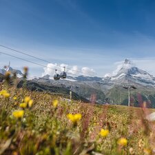Le télécombi circule entre Sunnegga et Blauherd et on peut voir le Cervin en arrière-plan. | © Christian Pfammatter